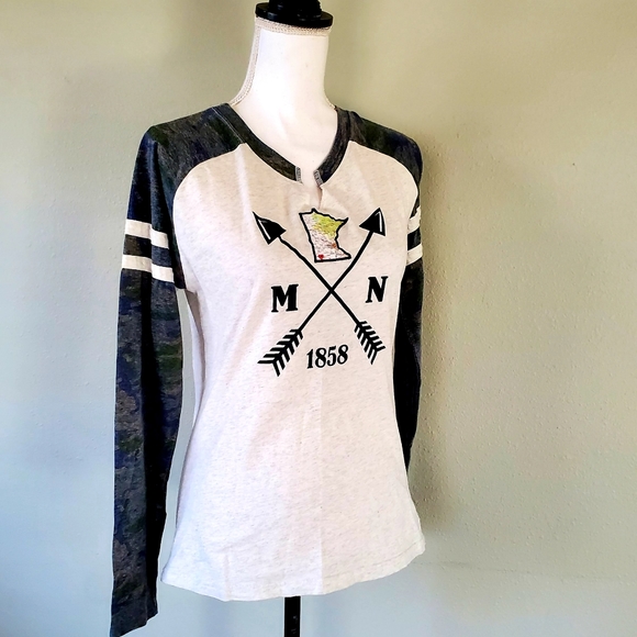 LIVE AND TELL APPAREL MN Tee - Size M (EUC) - Picture 3 of 5